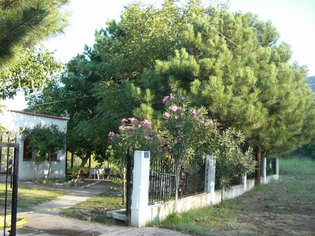Garden Bungalow Valentina スタブロス エクステリア 写真